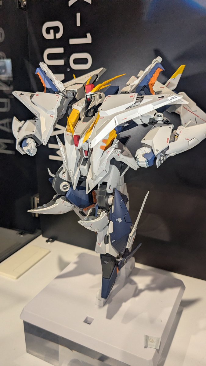 かっこよすぎて絶対買うって!思ってたら3万超えで目ん玉ぶっとんだ。しかもペーネロペーと合わせると6万だしショーウィンドウ眺めるガキになっちゃった😱 