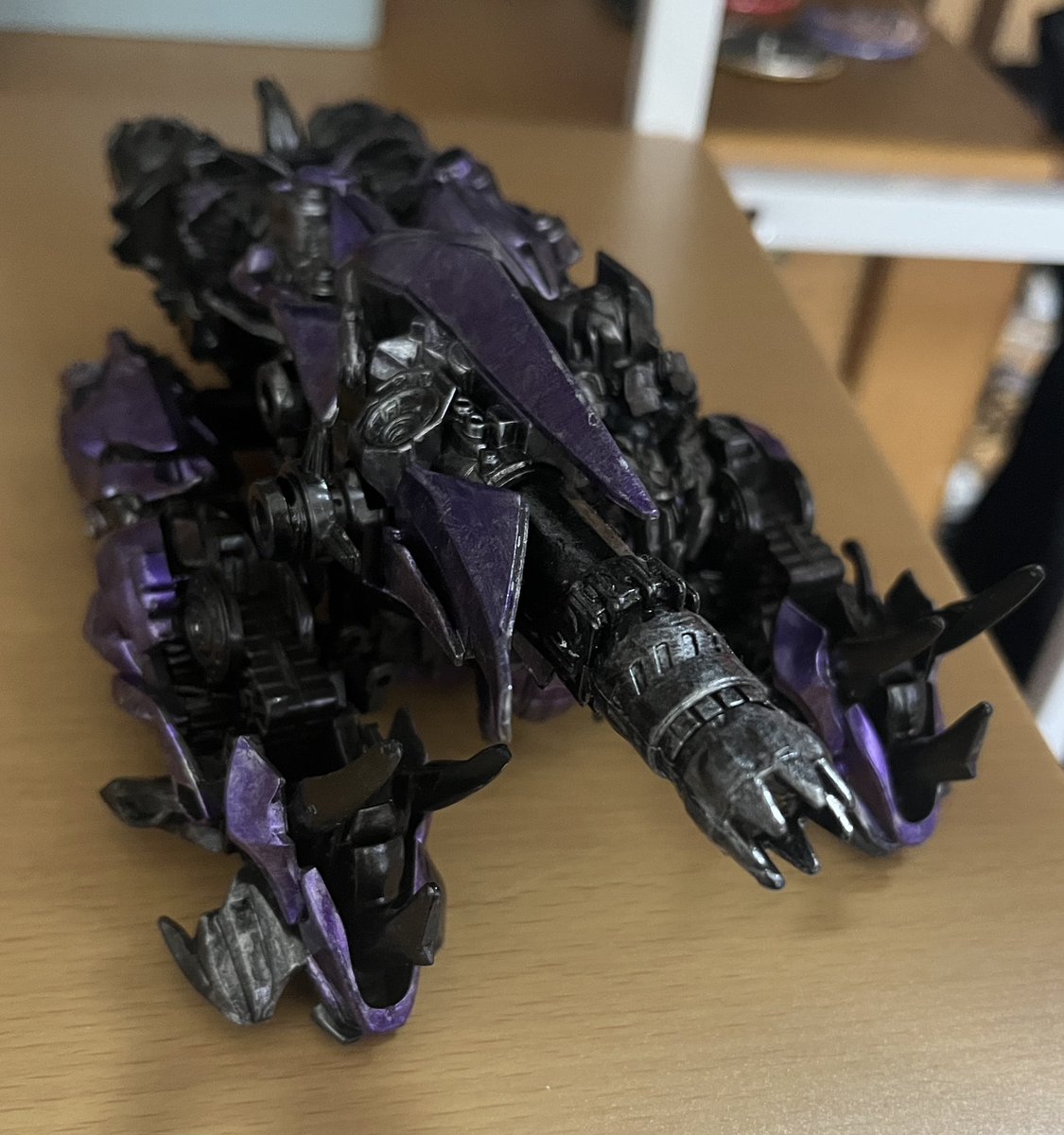 久しぶりにトランスフォーマーの写真撮るか…という事で今回はリーダー