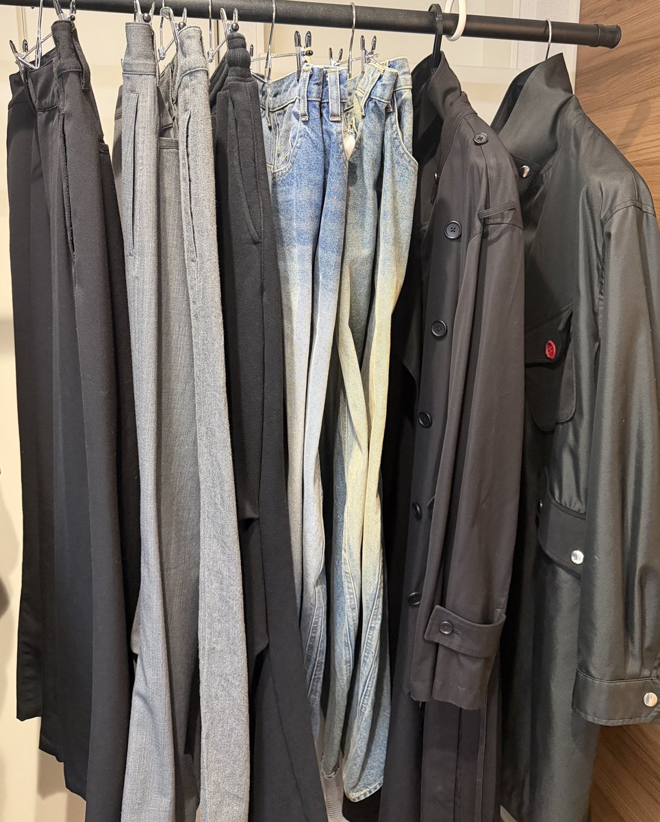 全然着てない服メルカリ出した 全然値下げするから欲しい人いたら教え