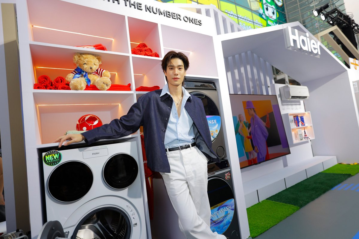 หล่อ เท่ สปอร์ตครบเครื่อง! “ภูวินทร์ ตั้งศักดิ์ยืน” สวมลุคแอคทีฟสุดเท่ เขย่าใจแฟนคลับกลางงานไฮเออร์ Champion Your Haier Life

facebook.com/share/p/1Ddvpc…

#Haier #HaierThailand 
#HaierThailandPopUp #ChampionYourHaierLife #HaierPopUpxPhuwin #phuwintang