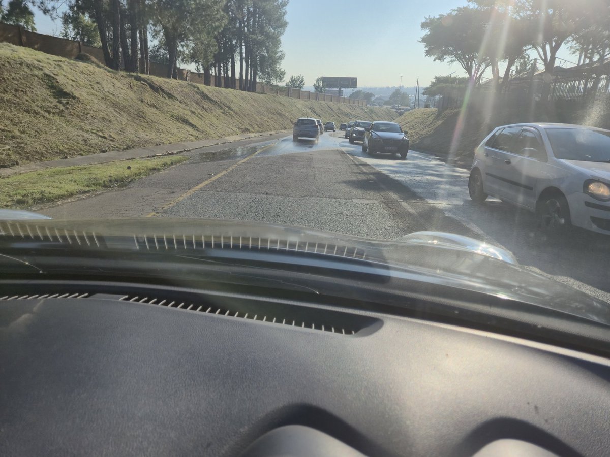 ismail_Mjhb's tweet photo. @JHBWater @CityofJoburgZA water has been running down the road for about 2 months..today even more water. Please investigate. Just before the bridge on maxwell drive, before the intersection of maxwell drive and old Pretoria main road. https://t.co/n1JN8S53Sy