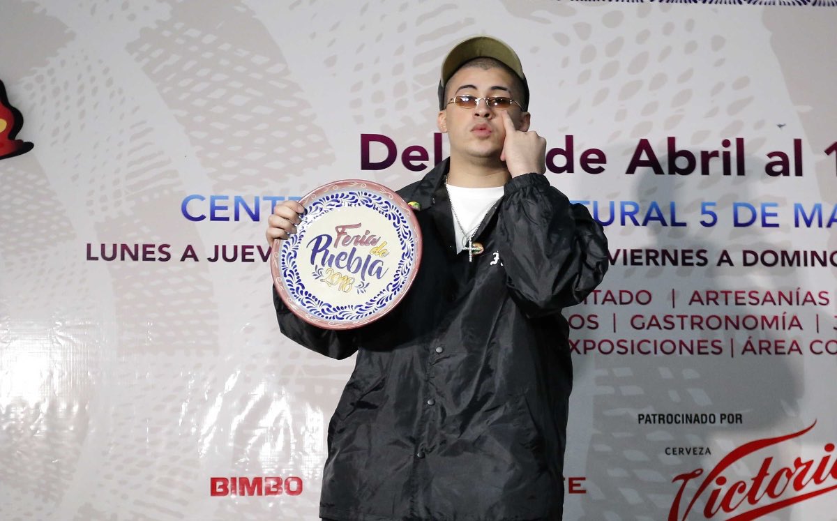 oficialmente bad bunny se convierte en el primer artista en presentarse en la feria de puebla y en ganar el grammy a álbum del año