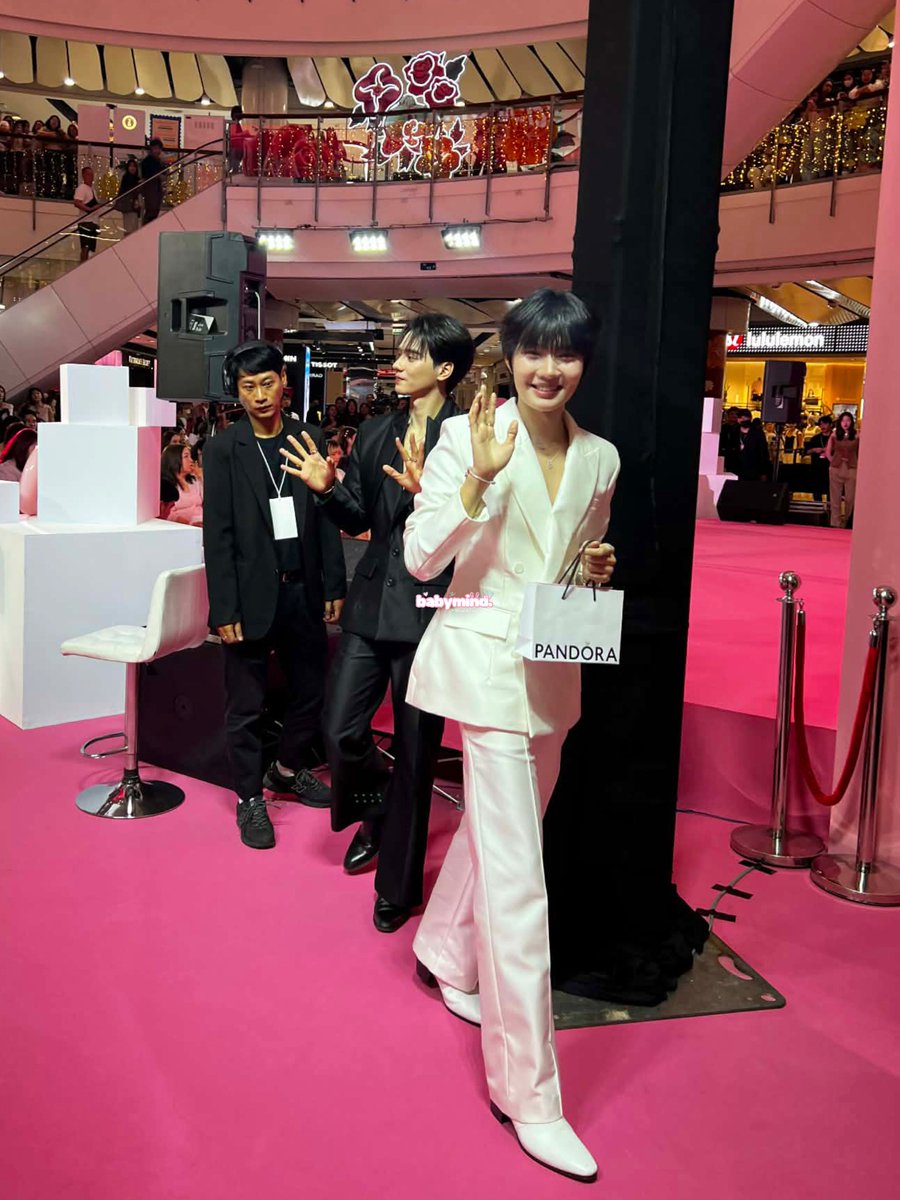 candybabymind__'s tweet image. ไฮโซน้ำปิงมากกกกกก ย่านนี้ฉันคือมาดาม✨

((พี่ชายเจอ ถ่ายมาฝากคับ))
KNP PANDORA TH AMBASSADORS
#PandoraUnlockLovewithKengNamping