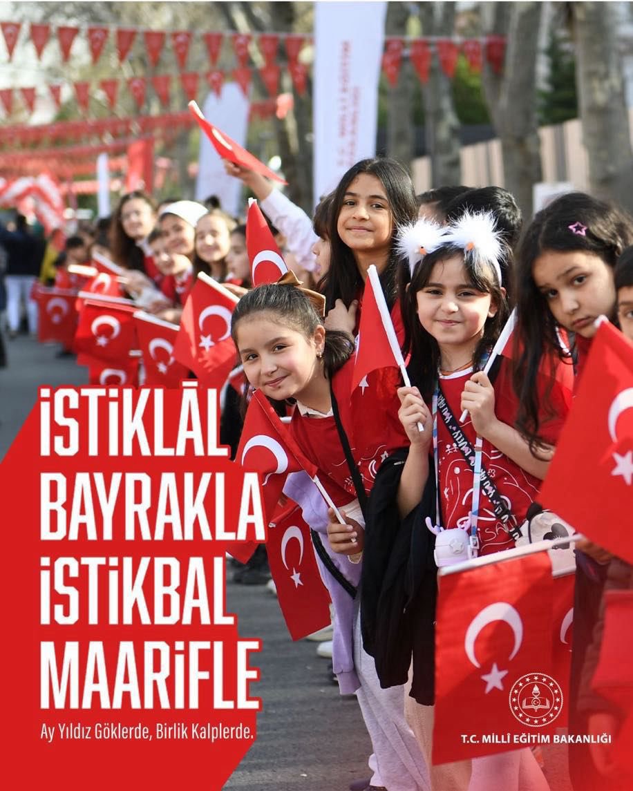 balikesirmem's tweet photo. “Dalgalan sen de şafaklar gibi ey şanlı hilâl!
Olsun artık dökülen kanlarımın hepsi helâl.
Ebediyyen sana yok, ırkıma yok izmihlâl;
Hakkıdır, hür yaşamış, bayrağımın hürriyyet;
Hakkıdır Hakk’a tapan milletimin istiklâl!”

#BayraklaBaşlayanOkul 🇹🇷

@tcmeb @Yusuf__Tekin https://t.co/JDfHLjS4fQ