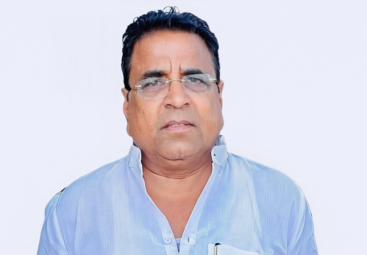 NirmlChoudhary's tweet photo. पूर्व मंत्री एवं थानागाजी से पूर्व विधायक श्री हेमसिंह भड़ाना जी के आकस्मिक निधन का समाचार अत्यंत दुःखद है। 
इस दुःख की घड़ी में मेरी गहरी संव���दनाएँ शोकाकुल परिजनों के साथ हैं।

भगवान दिवंगत आत्मा को अपने श्रीचरणों में स्थान और परिवारजनों को यह असहनीय दुःख सहन करने की शक्ति प्रदान करें l 
ॐ शांति

#NirmalChoudhary