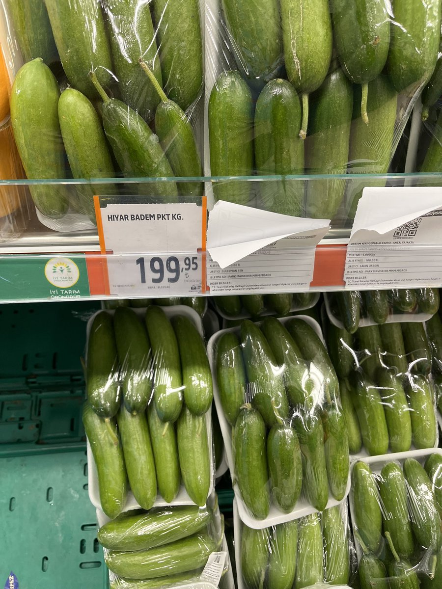 En büyük banknotumuz ile sadece  1 kg hıyar alabiliyoruz . Yönetemiyorsunuz. Yolun sonu gözüküyor. #VaktiGeldi #İyiparti