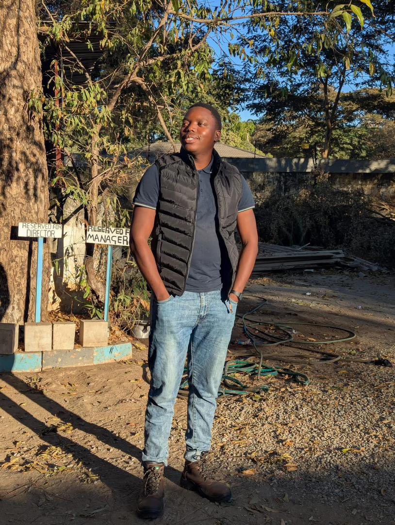 I’m into construction. If you’re looking for something for any construction related activities im your guy.  Specialized in decorative finishes 
-  construction estimates BoQ
-  project management 
- actual construction 🚧