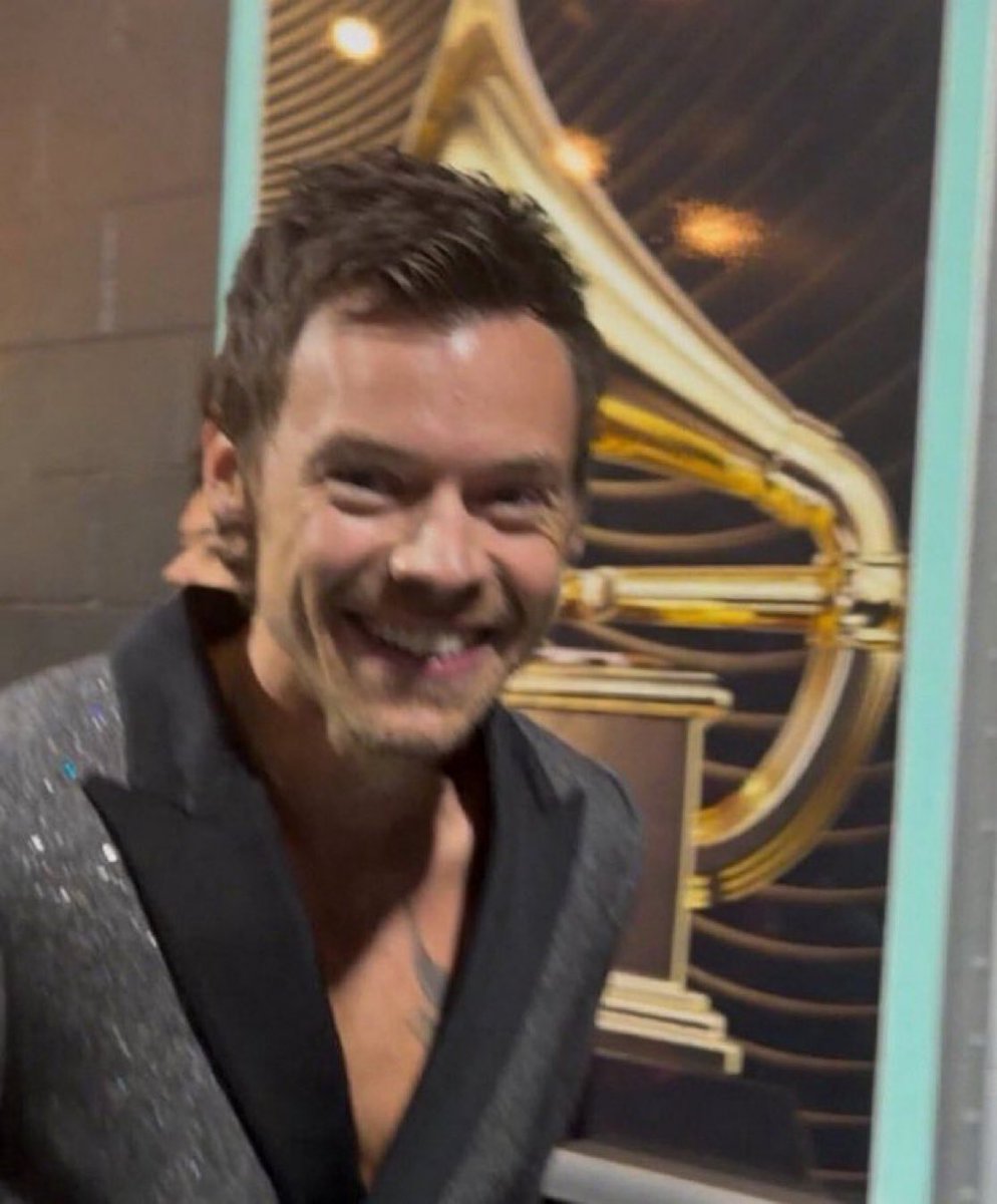 hrrymyfriend's tweet image. i wanna put him in my pocket and keep him forever