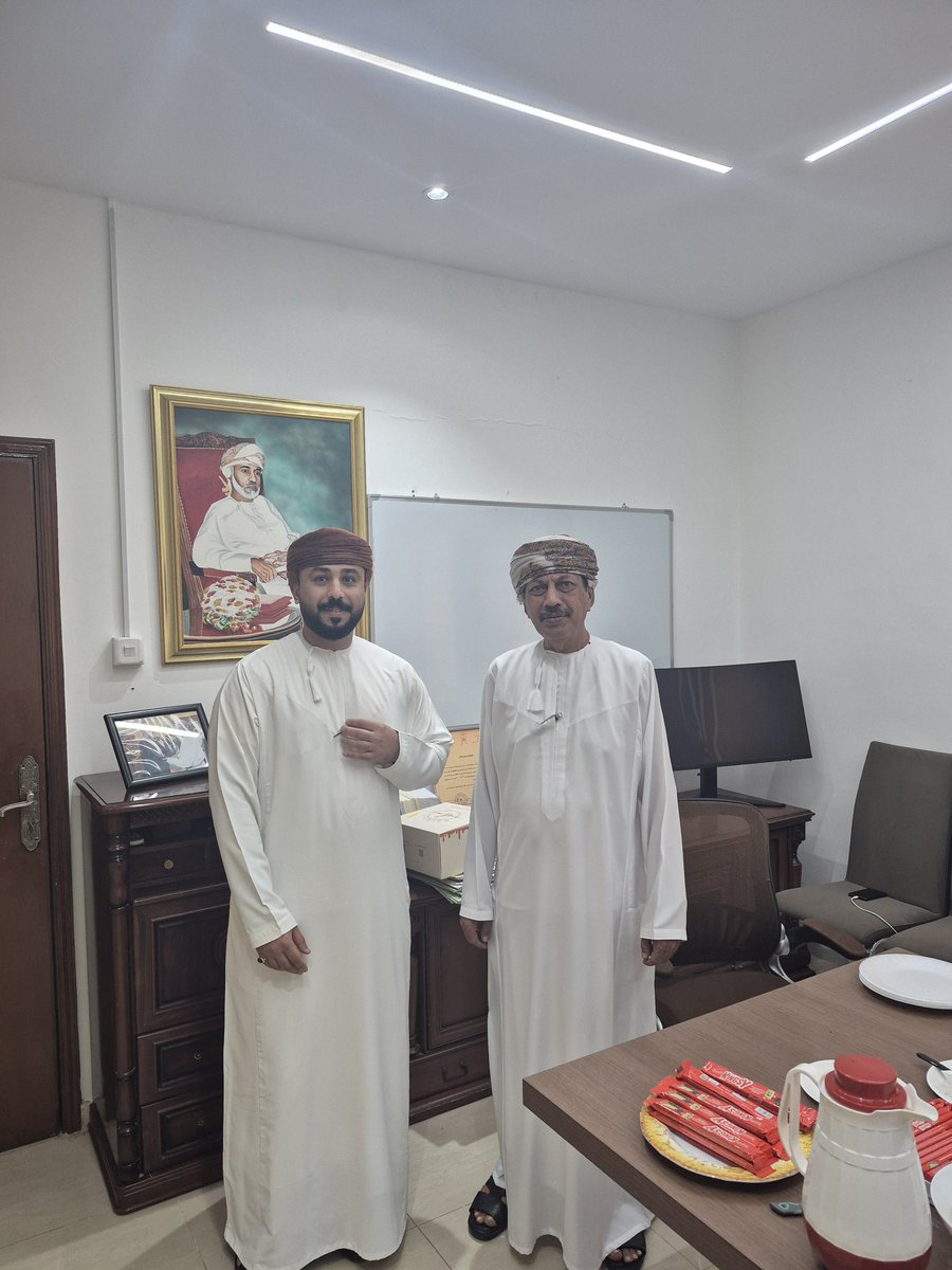 sadiqoman's tweet photo. جانب من الإحتفال بإحدى المناسبات السعيدة بمكتب د.صادق آل عيسى للمحاماة والاستشارات القانونية خلال الاسبوع الماضي . https://t.co/ykSJwsH2s2