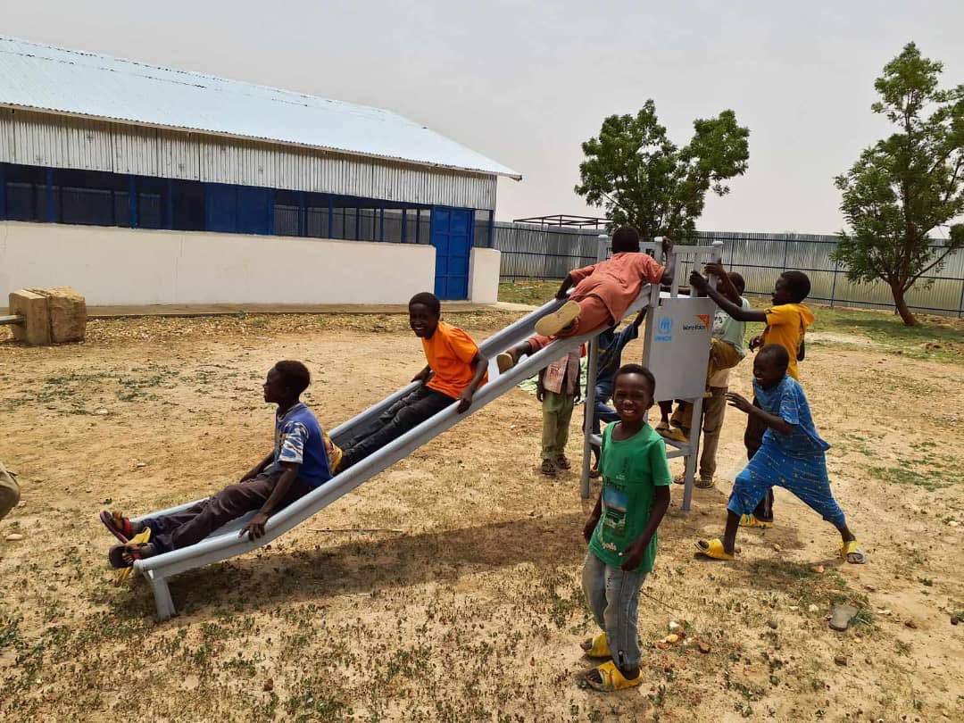 UNHCRinSudan's tweet image. From play therapy to safe learning spaces 📝, Multi‑Purpose Community Centres in #Darfur are giving displaced children 🧑‍🧒‍🧒 a chance to learn, heal and thrive.

In 2025, over 48,000 girls and boys took part in child‑friendly activities across all states in Darfur.

#Sudan🇸🇩