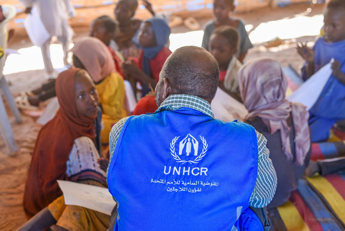 UNHCRinSudan's tweet image. From play therapy to safe learning spaces 📝, Multi‑Purpose Community Centres in #Darfur are giving displaced children 🧑‍🧒‍🧒 a chance to learn, heal and thrive.

In 2025, over 48,000 girls and boys took part in child‑friendly activities across all states in Darfur.

#Sudan🇸🇩