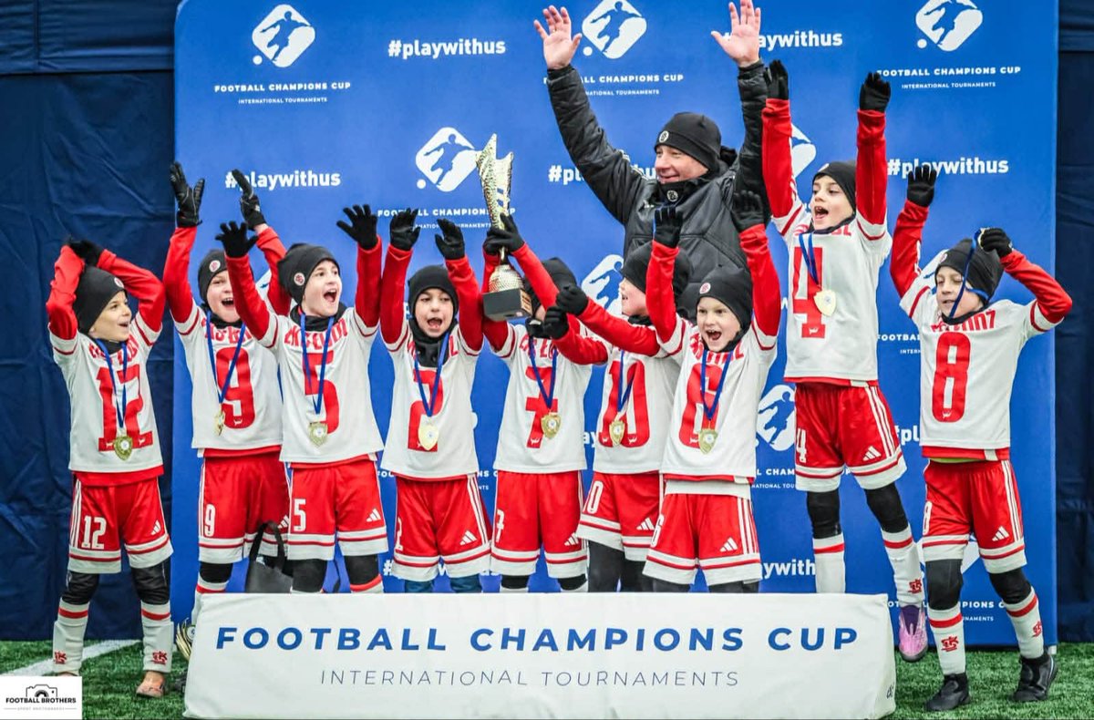 ap_lkslodz's tweet image. 💪 Nie ma mocnych na nasz zespół U8! Młodzi ełkaesiacy wzięli udział w turnieju Football Champions Cup w Wiśniowej Górze i okazali się najlepsi w grupie złotej!

Królem strzelców turnieju został Szymon Lawerski ⭐️

📸 The Football Brothers