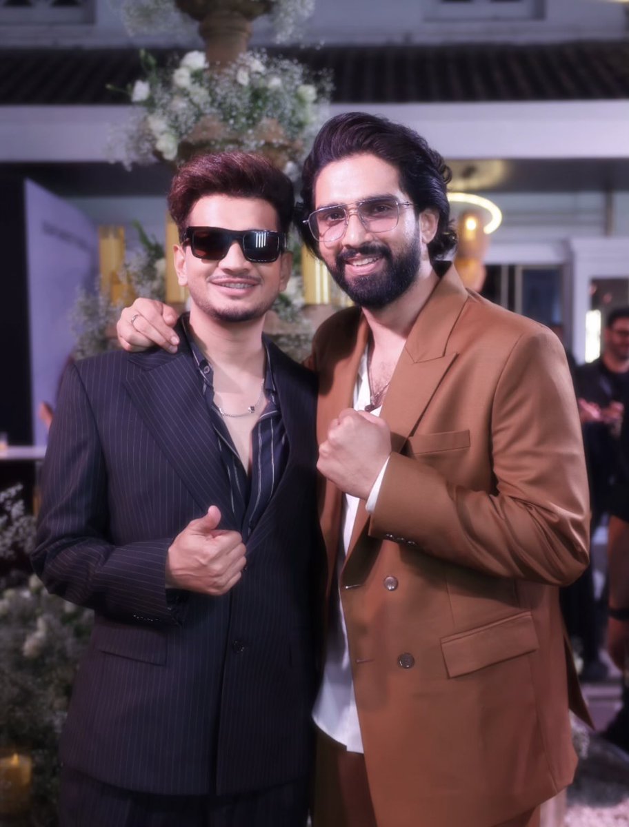 Boss19Bigg13445's tweet photo. When Talents meet🔥🔥
When my Favs met❤️❤️

@munawar0018 @AmaalMallik 

#AmaalMallik
#MunawarFaruqui https://t.co/G3eSxiFaJU