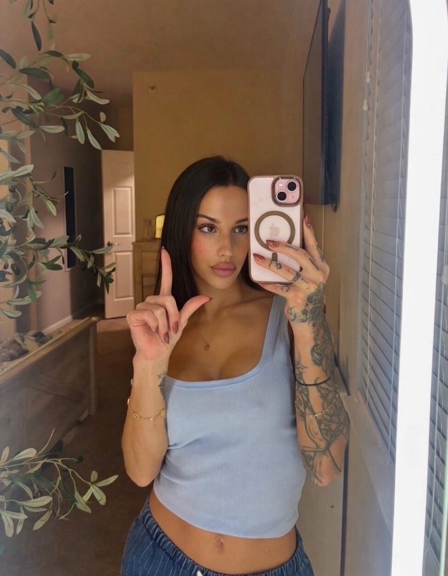 Ceilingfairy_'s tweet photo. get to sending cucks😒 https://t.co/d9UBcsFdn1