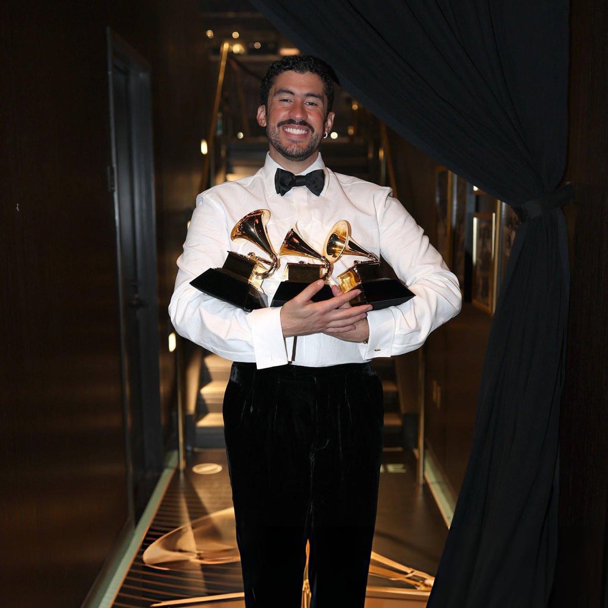 Su cara de felicidad 🥹 
Te amo Bad Bunny, te mereces lo mejor del mundo.