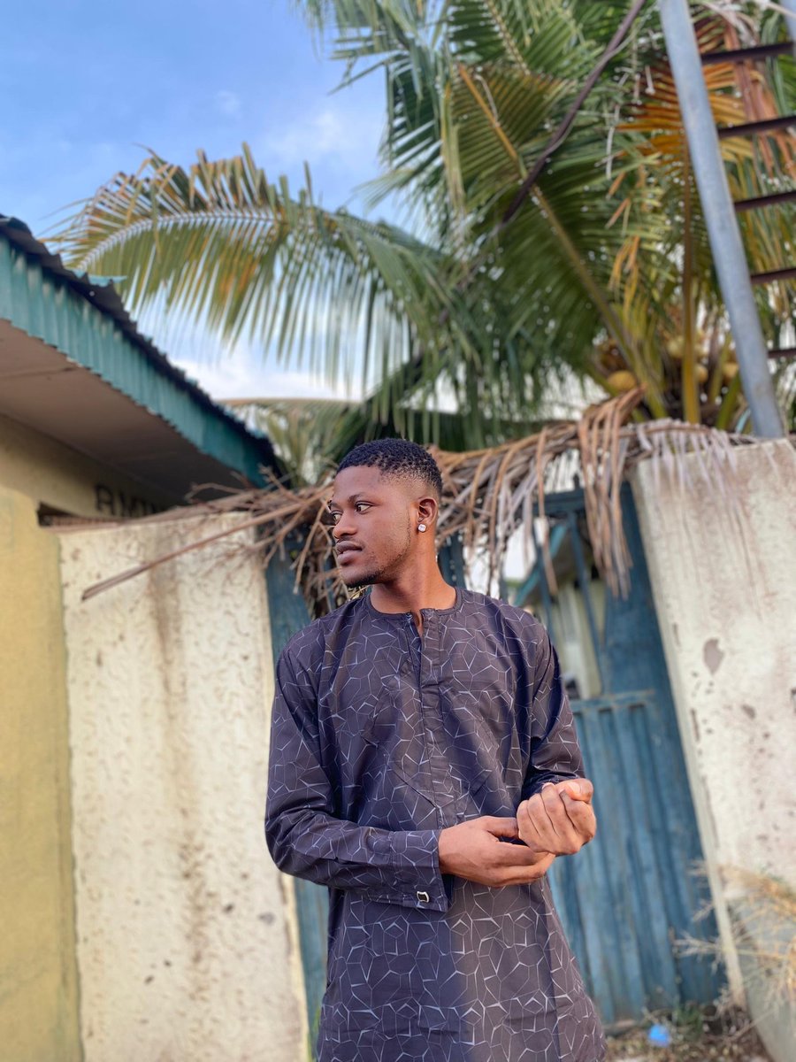 iamcleverc's tweet photo. Grateful to the universe 🙏 +1 today ✨
I’ve battled my demons and survived the storm 😈
No luxury shoot, money no dey, but life still precious 😔
In a world that rates you by cash, I’m thankful for breath and grace.
Happy birthday to me 🥳#happybirthdaycleverc #happybirthdaytome https://t.co/POk1BB8LZe