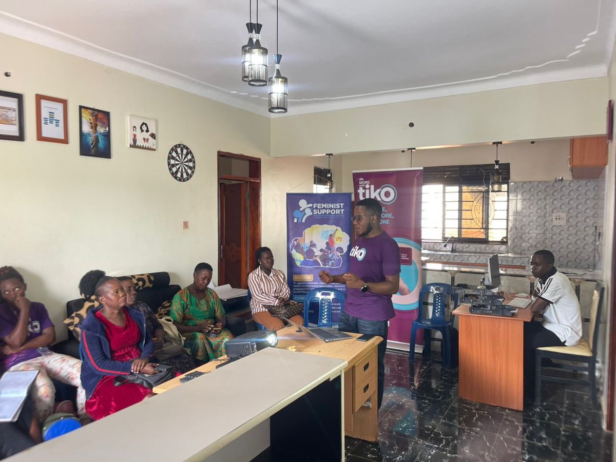Feministsuppor's tweet photo. Fresh from refresher training! Our peer mobilisers are now super-charged to connect diverse young women to reproductive health services.
👩‍⚕️ Empathy + information = empowered choices. @tikoafrica 
#ReproductiveHealth #PeerLeadership #YouthHealth #SRHR #Communitymobilisation https://t.co/piWwwQ4x6c