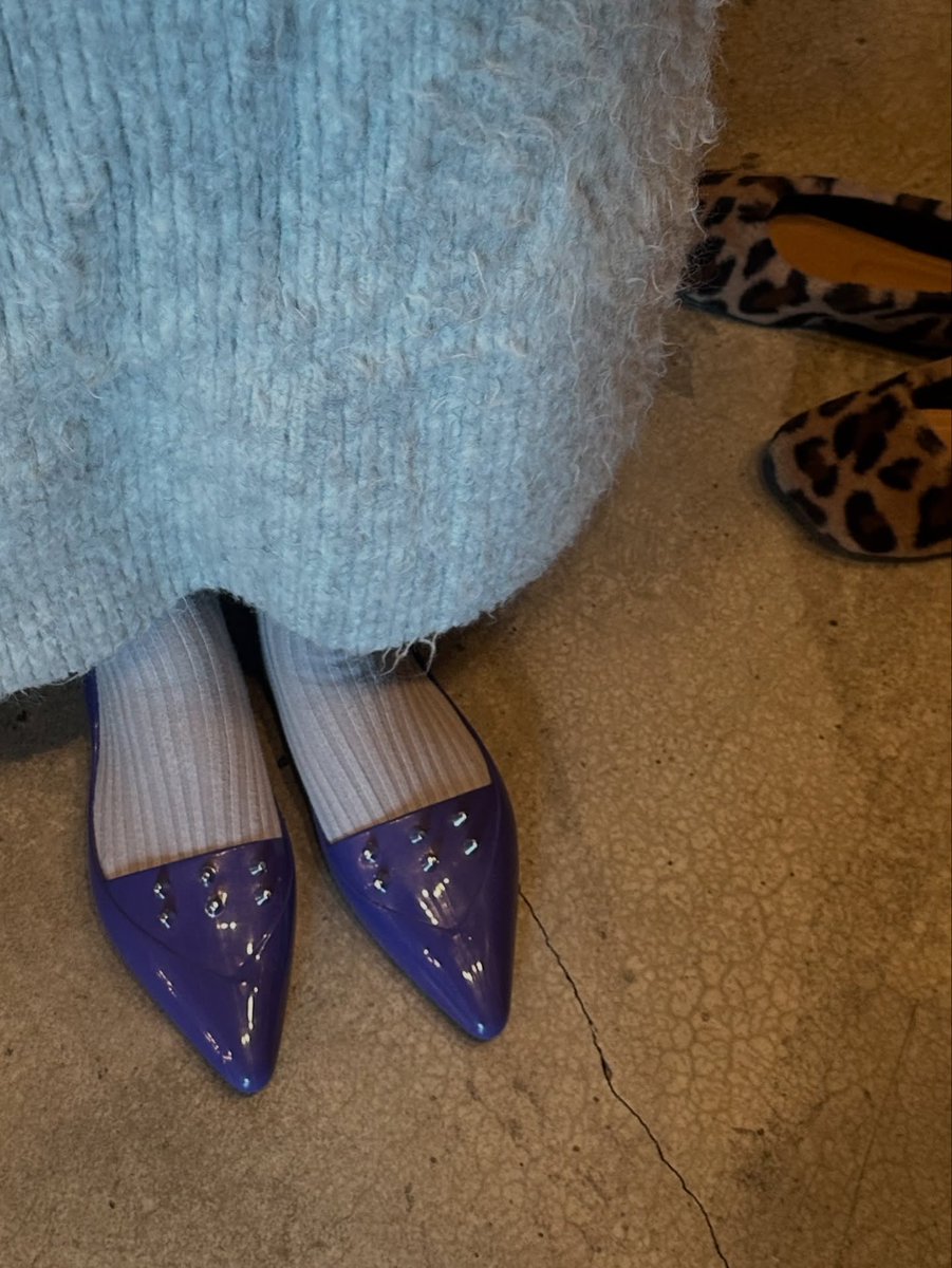 데이트 내내 젤리슈즈
 ㄴ 낫큩애니몰 챌린지 해 줄 휘인이 구함