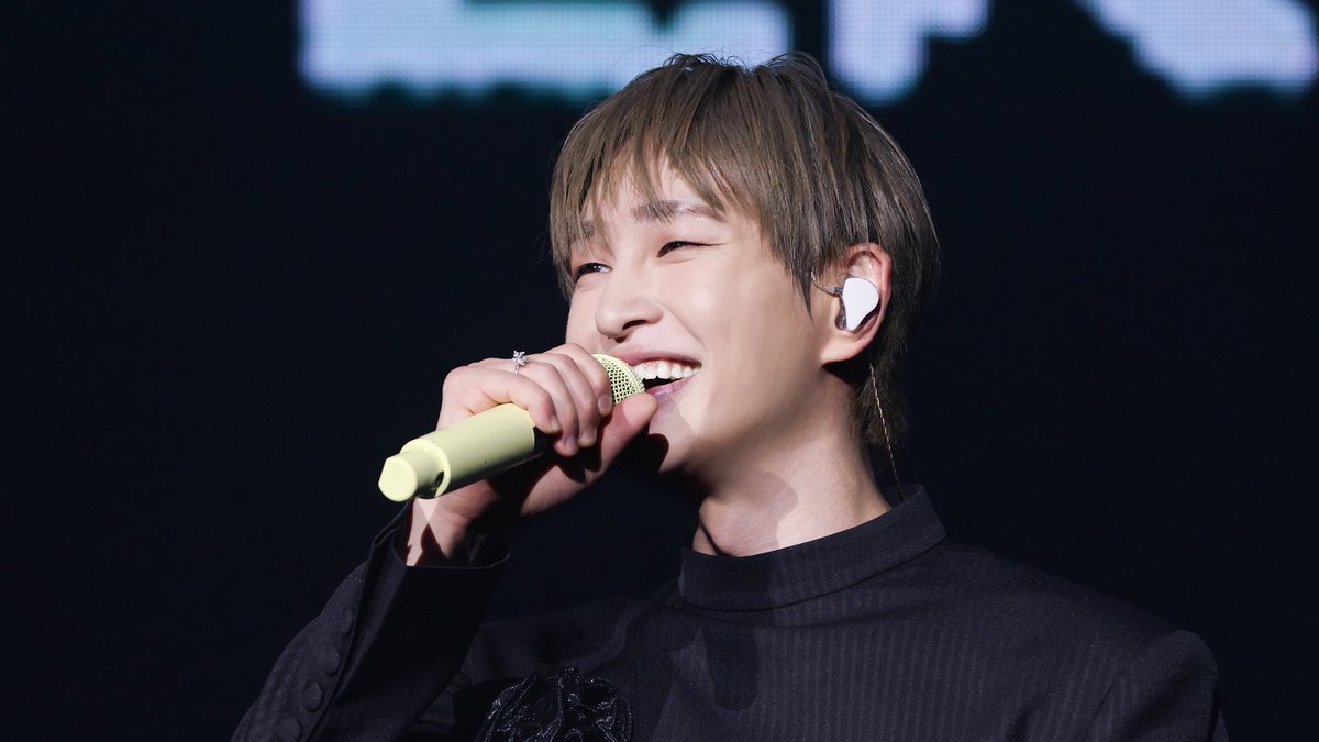 tenasia_'s tweet image. 샤이니 온유, 미발매 신곡 최초 공개했다…앙코르 콘서트 'ONEW THE LIVE' 성료
SHINee's Onew Unveils Teaser for Upcoming Album During Encore Concert
オンユ、アンコールコンサートで新アルバムのトレーラーをサプライズ公開！

tenasia.co.kr/article/202602…

그룹 샤이니 멤버 온유(ONEW)는 지난달…