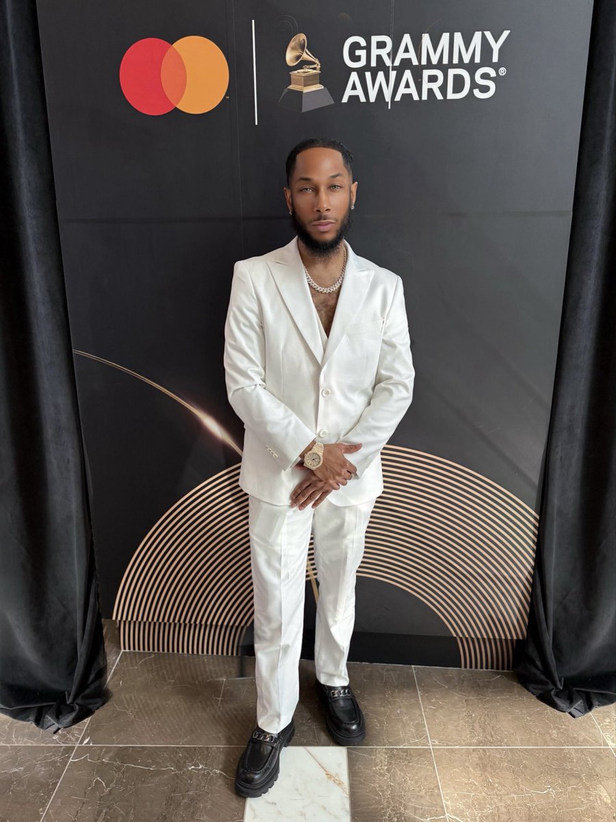 aaronthomas215's tweet photo. My first time at the @grammys !!! God has been doing His big one in my life lately 🤯🙌🏽 Congrats to all my peers nominees &amp; winners! I’m so inspired &amp; grateful to be in the room. It’s my turn next 🏆🔥 #grammys #grammyweek #recordingacademy https://t.co/s0uwliwj6n