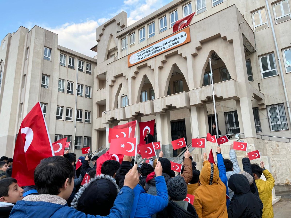 ceylanpinarihl's tweet photo. #BayraklaBaşlayanOkul https://t.co/2eUAYQgpan