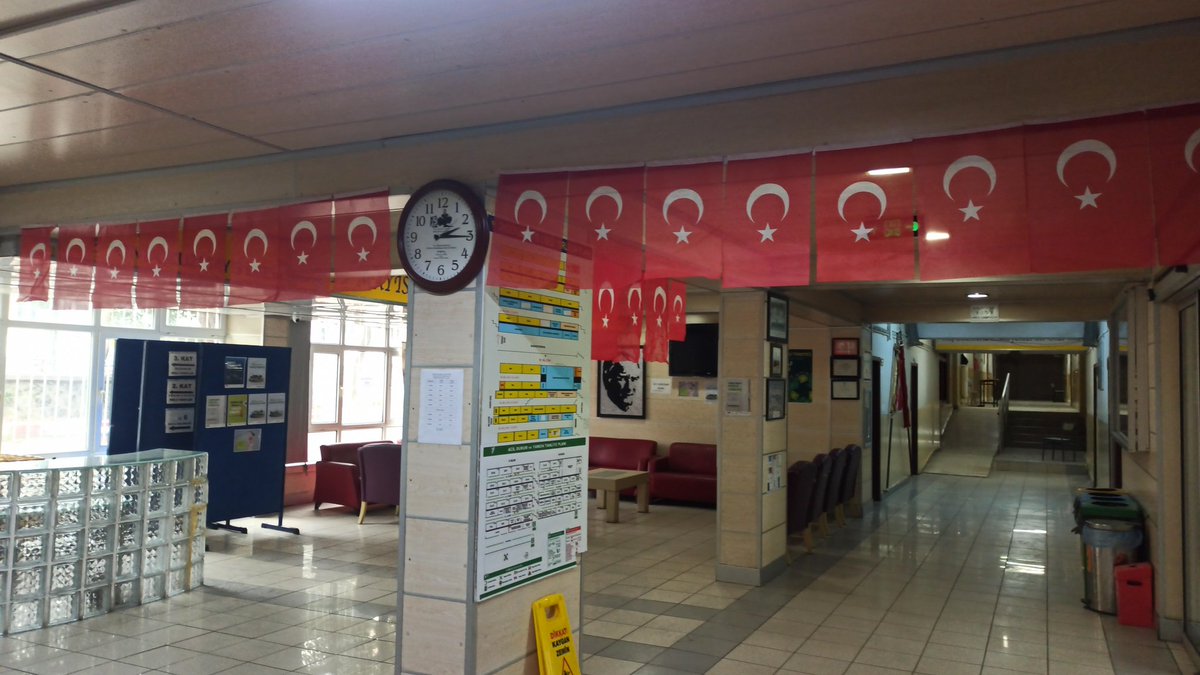 Ilkad19's tweet photo. #BayraklaBaşlayanOkul https://t.co/sQMOYpmINO