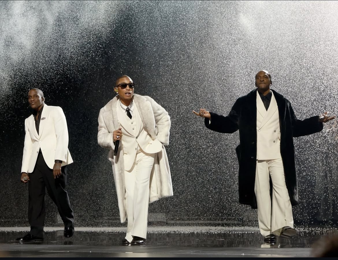 gclass1300's tweet photo. Where was Malice coat at guess he still in the cold the @RecordingAcad is a big music industry ritual. @Pharrell and @PUSHA_T locked in @LouisVuitton Romans 12:2: Encourages not to be conformed to this world but transformed by the renewing of the mind. https://t.co/KQDy9Ba5Qd