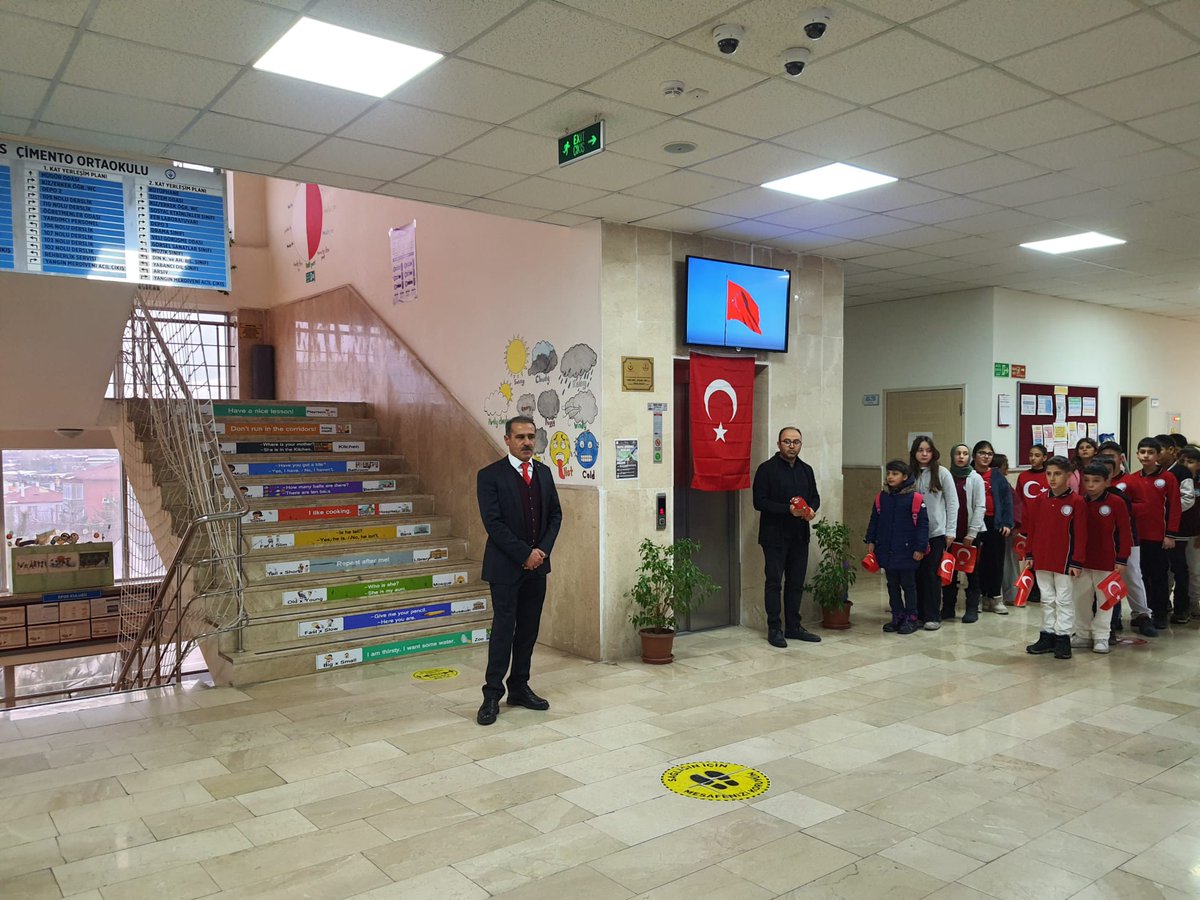 Işık ışık, dalga dalga bayrağım !
Senin destanını okudum, senin destanını yazacağım. 
#BayraklaBaşlayanOkul
#sivasmem
#erdogan_fatih66