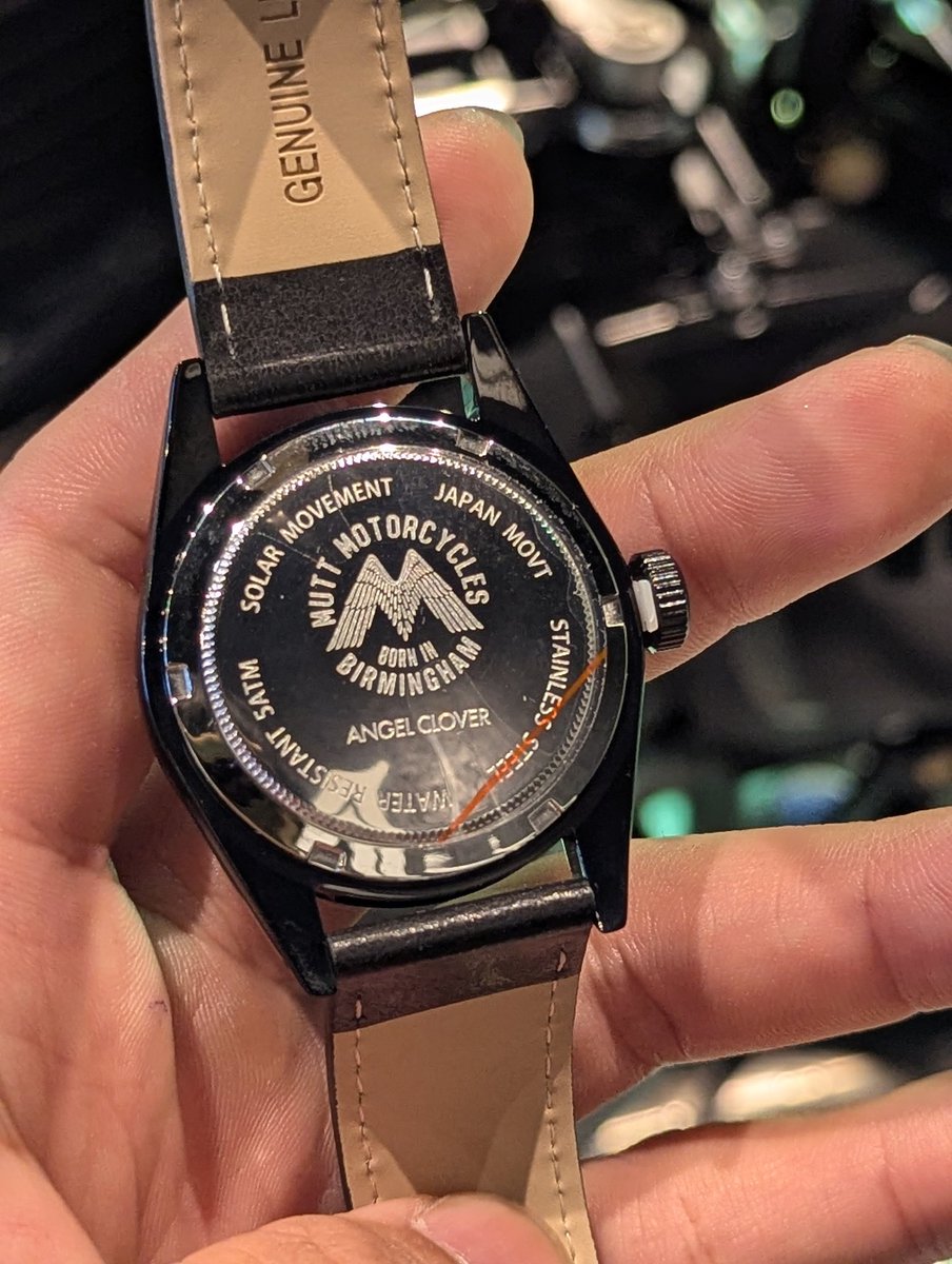 MUTT_tyocentral's tweet photo. MUTTmotorcycles × ANGEL CLOVER
コラボレーションウォッチ
好評販売中✨✨

・ブラック
・シルバー
各29,800円（税込）

⚠️再販の予定は無いので、無くなり次第終了です！

まだどちらのカラーも在庫ございます。
店頭で実物をお手に取って見てください✨

#MUTT #MUTTmotorcycles https://t.co/WJW770wMJX