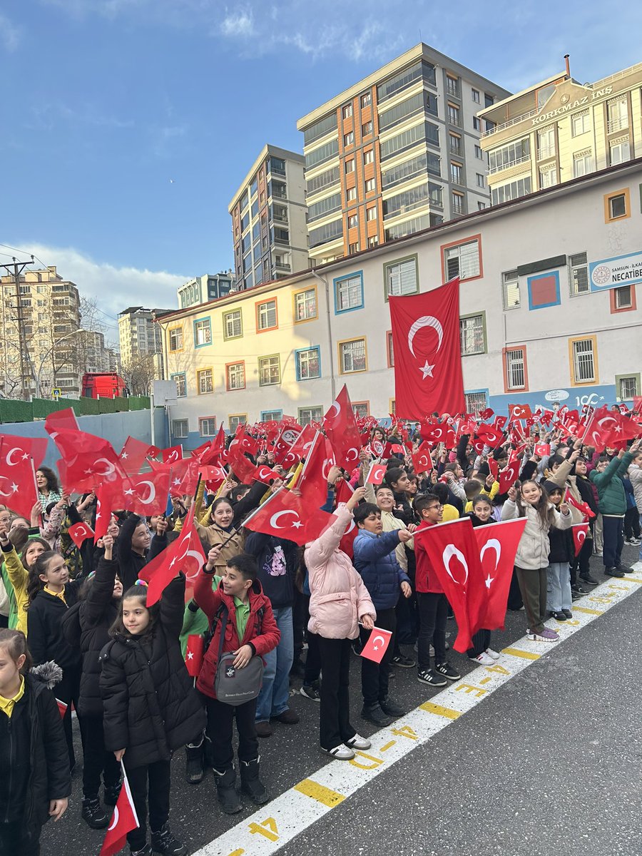 Abdullah_Kamil's tweet photo. İlk Dersimiz Bayrak Sevgisi Samsun İlkadım Necatibey İlkokulu #ilkdersimiz #ilkdersimizbayraksevgisi #BayraklaBaşlayanOkul #istiklalBayraklaİstikbalMaarifle https://t.co/toSy4XnsxX