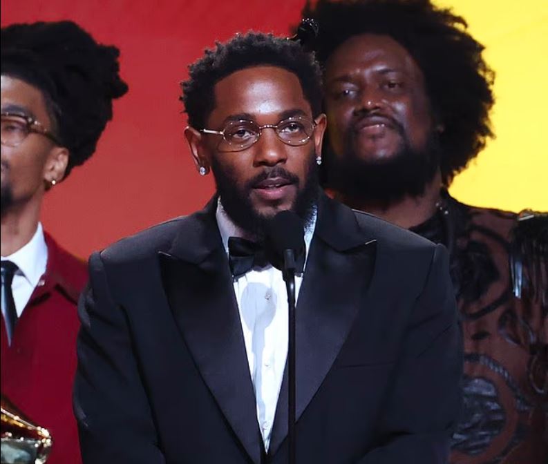 I Los Angeles muri Leta ya #California  haraye hatangiwe ibihembo bya #GRAMMYs  Awarfs. Abahanzi batwaye byinshi ni Billie Eilish, #KendrickLamar  Lamar na Olivia Dean begukanye ibihembo bifatwa nk’ibikomeye.
kiny.taarifa.rw/grammy-awards-…