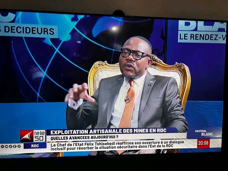 La sortie médiatique du DG du SAEMAPE sur Télé 50 est une faute grave. Confusions, propos dangereux, aveux troublants et dérives mystiques : tout y est, sauf la rigueur d’un responsable public. Le secteur minier mérite mieux. Pour la crédibilité de l’État, il doit partir.