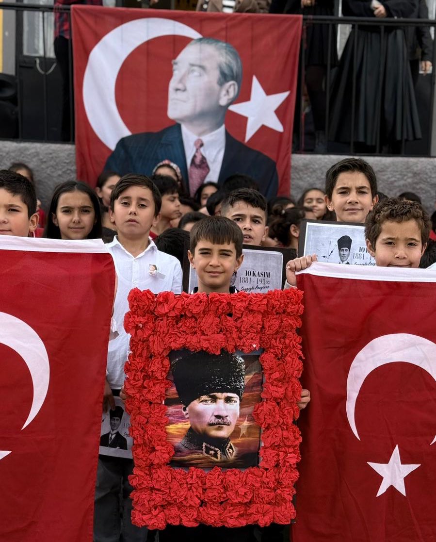 İlk ders “Bayrak Sevgisi”