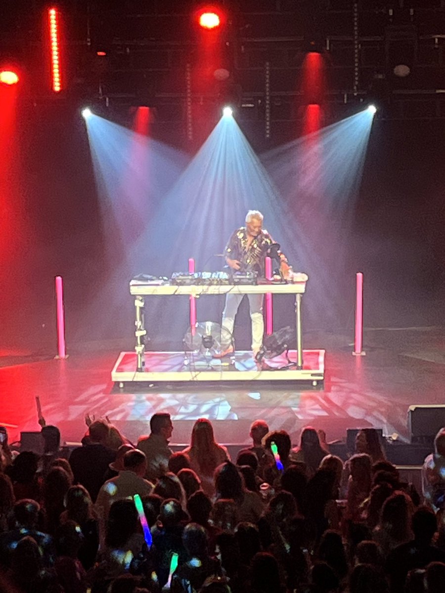 Yvonne 💙 tweet media