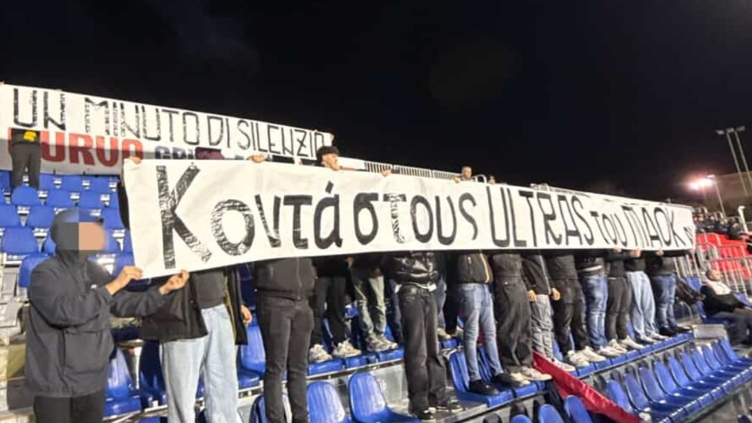 Πανό και ενός λεπτού σιγή από τους Ultras της Guidonia Montecelio στη μνήνη των οπαδών του ΠΑΟΚ  

#ποδόσφαιρο #football #ultras #hooligans #paok