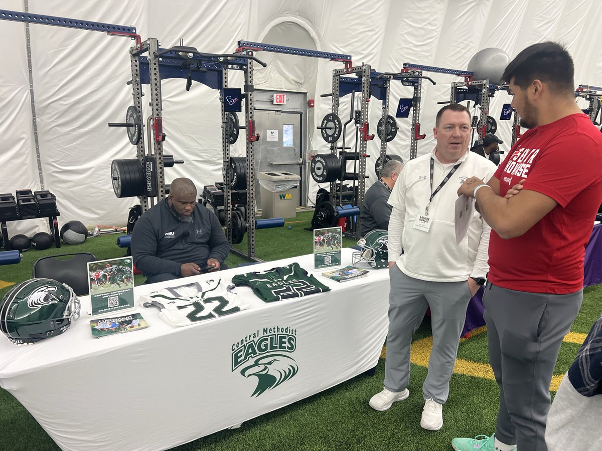 lizvallecamacho's tweet photo. @SRfbshowcase Thank you to everyone that spoke to Paulo Camacho From Manvel high school https://t.co/g1cTpz8bQz