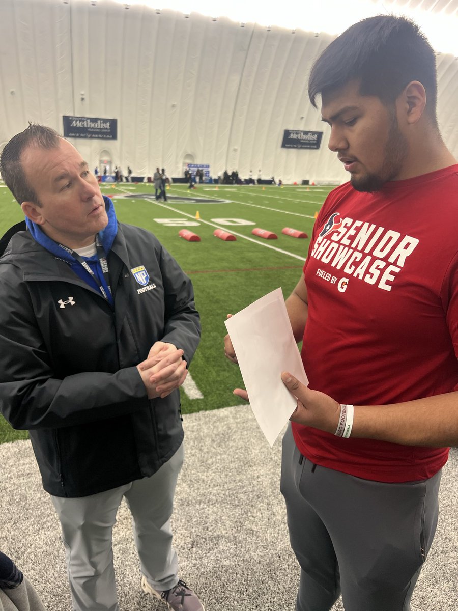 lizvallecamacho's tweet photo. @SRfbshowcase Thank you to everyone that spoke to Paulo Camacho From Manvel high school https://t.co/g1cTpz8bQz