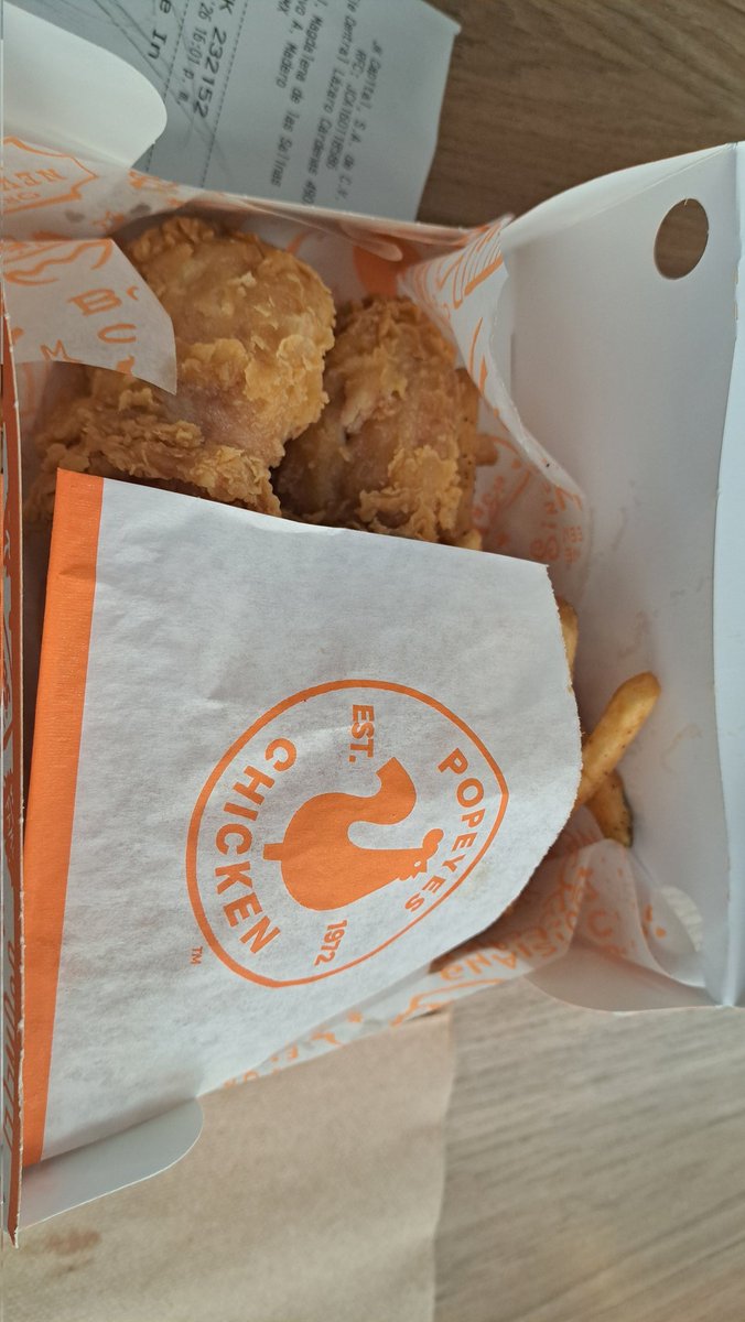 KIMUPIKO's tweet photo. ルイジアナチキン毎回食べちゃう https://t.co/Eo94GdY8Wv