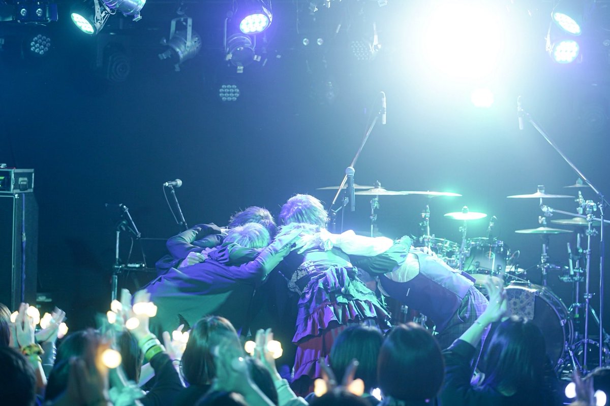 YUKI___official's tweet photo. 168ツアーファイナルありがとうございました！
身体の調子も良くて会場全体のテンションがどんどん上がって最高✨
これからもあおちゃんのバックを支えたいと強く思いました🥹
次は4/5あおちゃんバースデーLIVE
みんなでお祝いしましょ🎉 https://t.co/QJNh1cBbdn