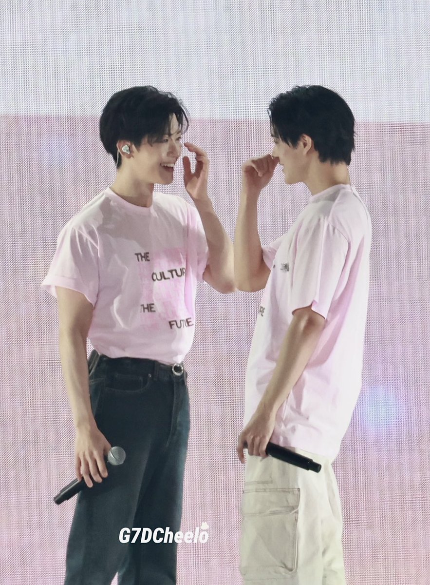 puppyhouselee's tweet image. : สวยจัง
: พูดว่าอะไรนะ