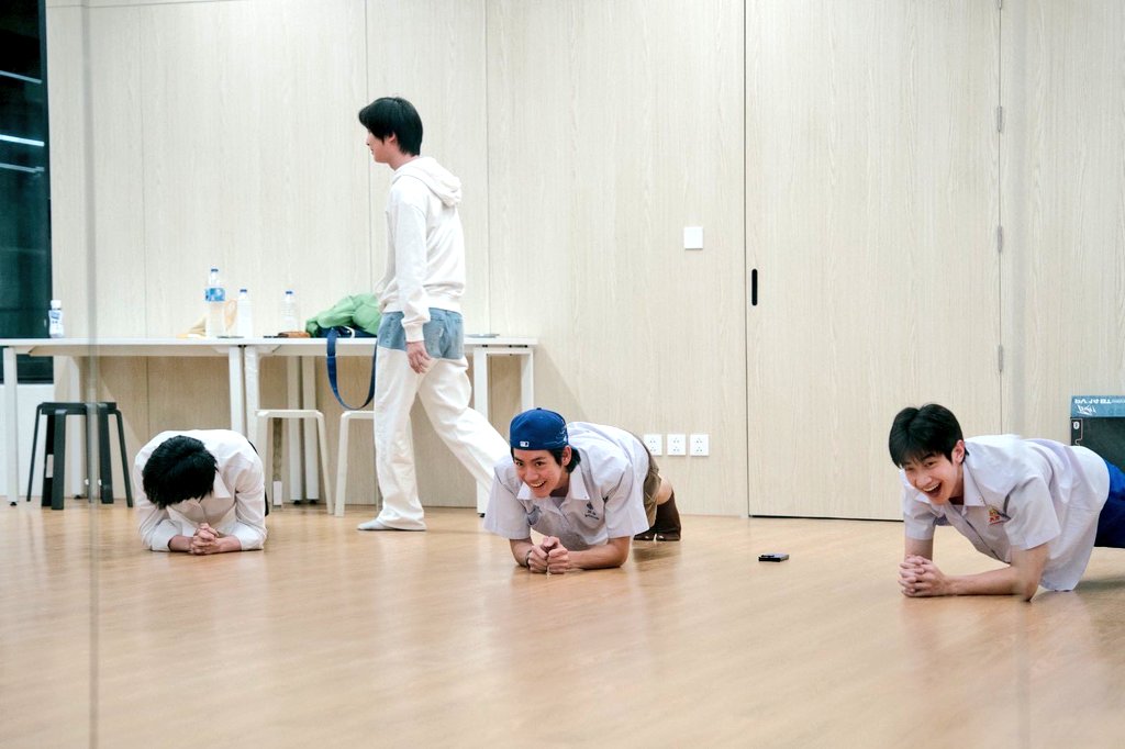 NanyakornR's tweet image. แขนสั้นมั้ย!!! ตอนพี่ท่านี้สะเทือนทั้งร่างเลย😅
🫅🐶💙💚🍊

#WhenOrangesFall
#AlmondProgress 
#Almondbabybigboy