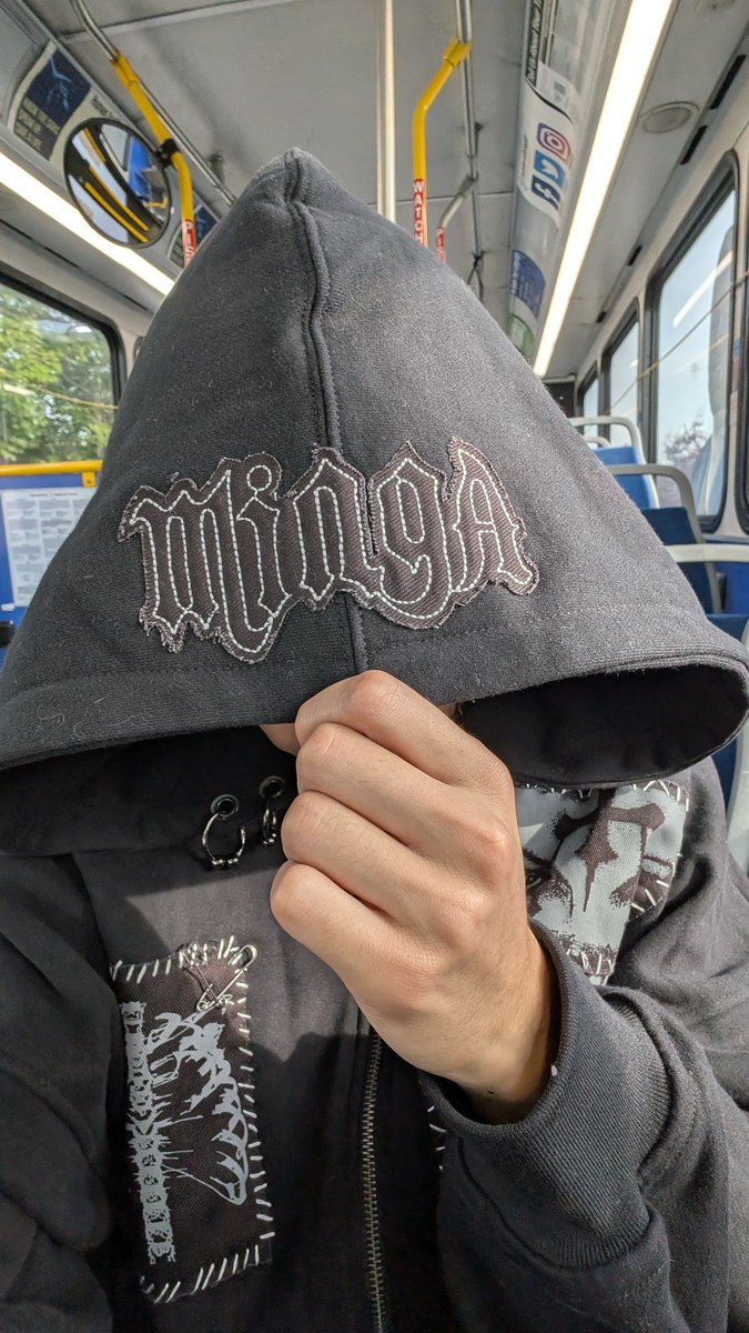 jishwabub's tweet photo. 🚌 https://t.co/sdhwuA7NB1