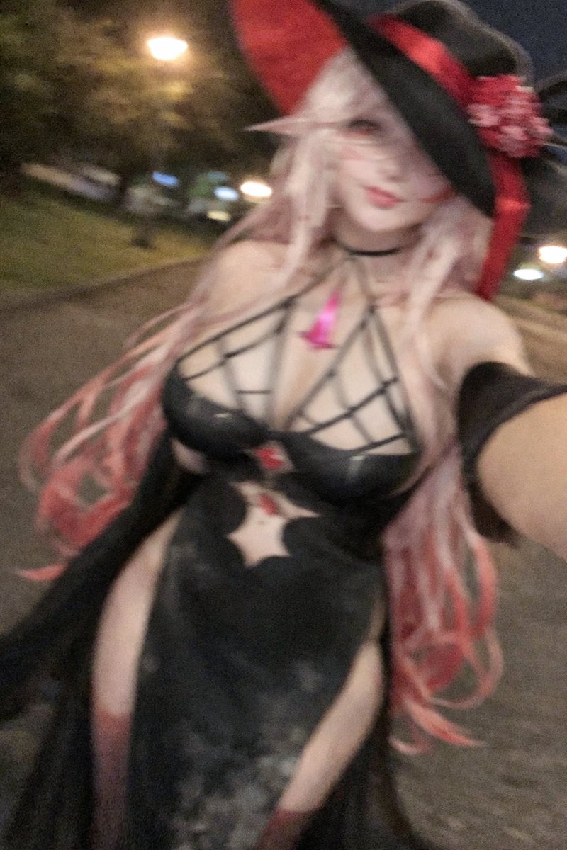 在深夜的公園散步遇到了媽咪❤️