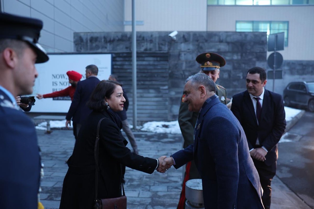 airnewsalerts's tweet image. A defence delegation led by #CDS General #AnilChauhan has arrived in #Armenia for a four-day official visit, aimed at strengthening defence and security cooperation and enhancing long-term strategic collaboration between the two countries.

@DefenceMinIndia | @SpokespersonMoD |