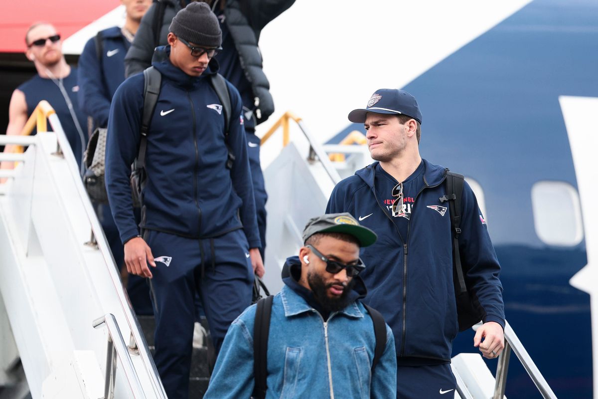nfljapan's tweet image. ペイトリオッツとシーホークスが第60回スーパーボウルに向けて現地入り🛬😎

#SBLX
#NFLPlayoffs
#NFLJapan