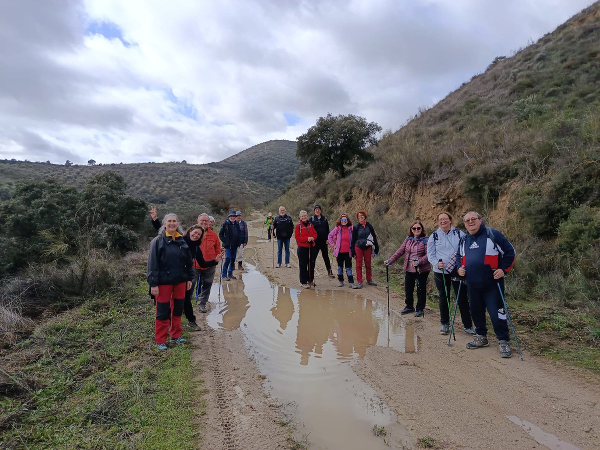 Este fin de semana, el tiempo nos dio un respiro; aprovechamos con un grupo de granadinos para disfrutar de la naturaleza💚, en busca de Jesús del Valle y la Presa Real.
#SenderismoAguaGranada