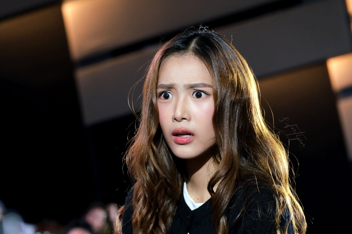 s_fntipn's tweet photo. .        จุ๊บ                                      อึ่ง !??? https://t.co/OMG7Vx6IET
