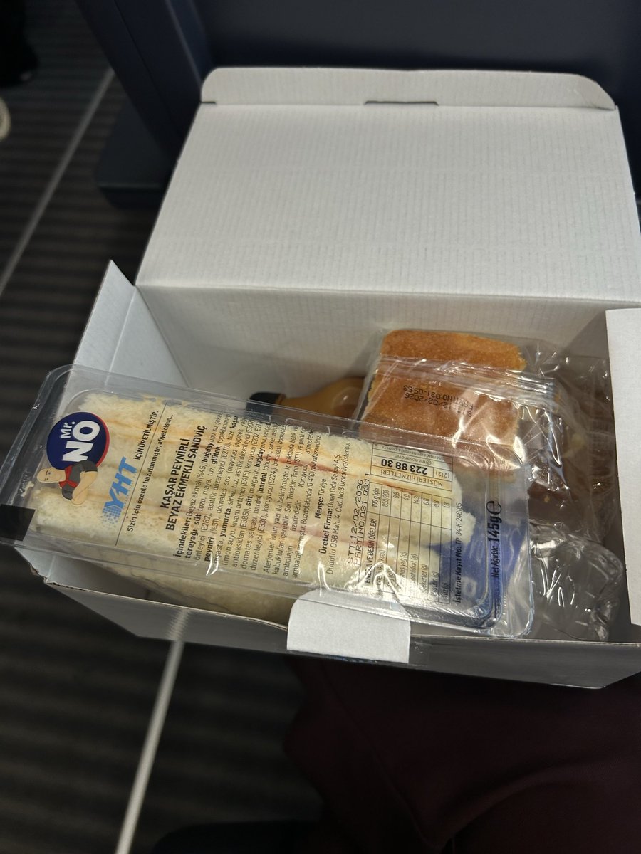 Yht canım ne oldu sana nerde kaşarlı kuru sandviçimiz