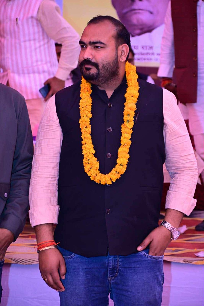 ji_bais's tweet photo. अपने प्रिय अनुज नित्यानंद बैस जी बैसवार महासंघ युवा मोर्चा जिला उपाध्यक्ष घोषित किए जाने पर बहुत-बहुत बधाई शुभकामनाएं निश्चित ही आपके मार्गदर्शन में हमारे युवा शक्ति संगठन  और मजबूत बनेगा यह संगठन आपके उज्जवल भविष्य की कामना करता है https://t.co/aCdlT5QjPo