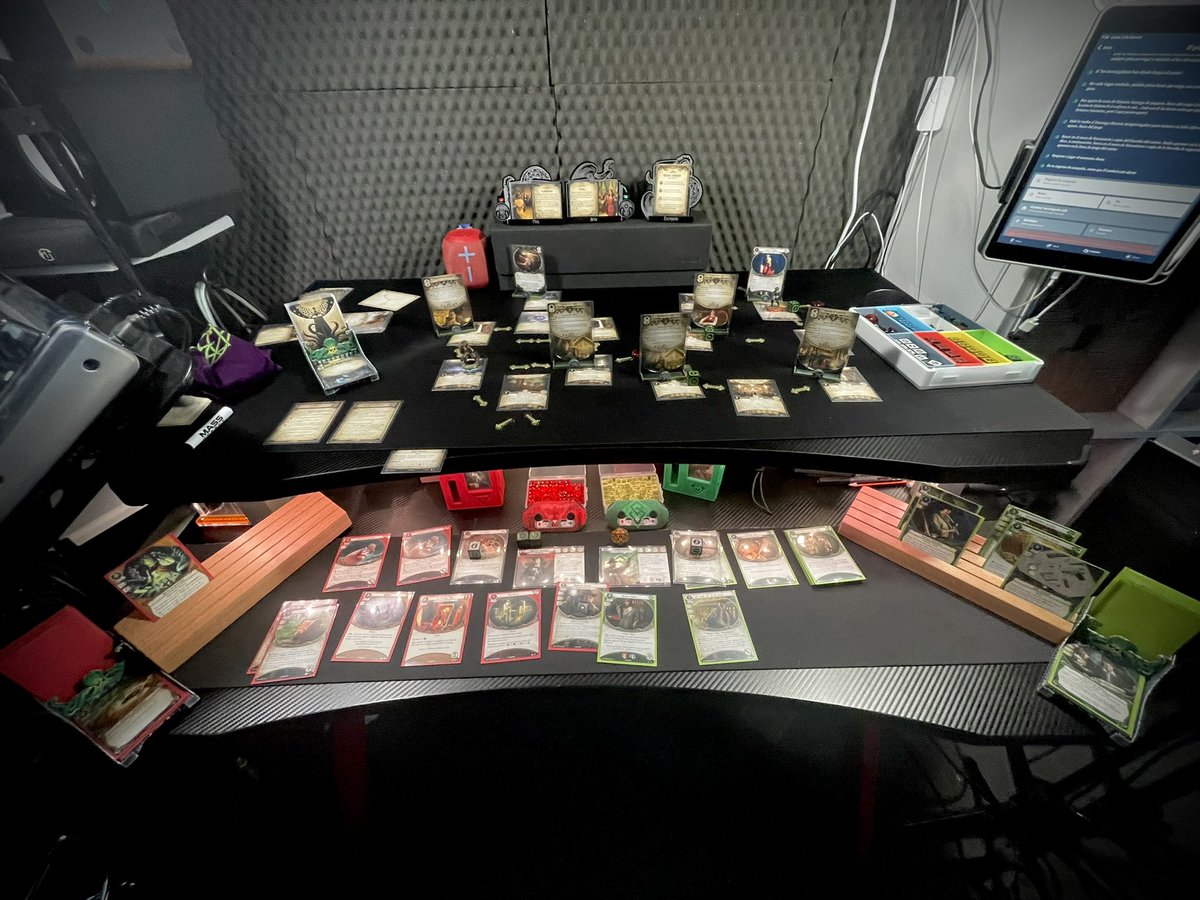 tonipinel's tweet photo. Lista de tareas de la semana: 1.Probar mazos 2.atracar el casino que tenía pendiente 3.dejarlo todo fino para el próximo súper evento de @terretainnombra #tonymorgan #darrellsymons #arkhamhorrorlcg https://t.co/SHkah8t4au